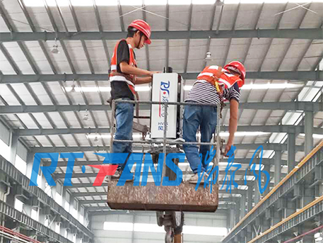 注塑車間大型工業(yè)吊扇安裝，瑞泰風(fēng)一步到位